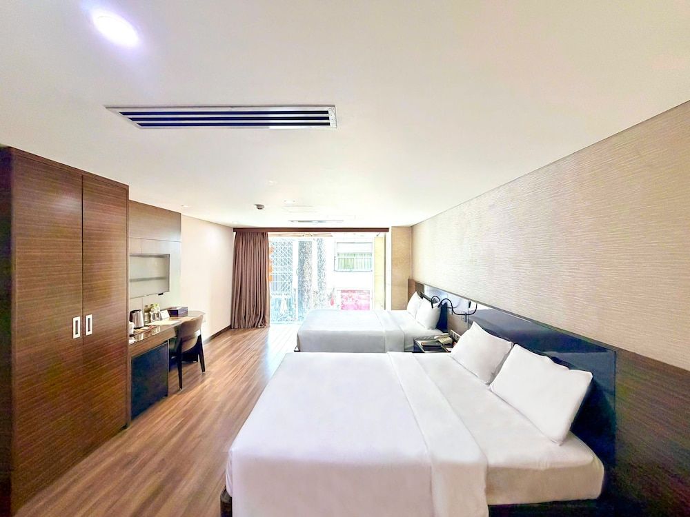 undefined Queen Ann Hotel 7