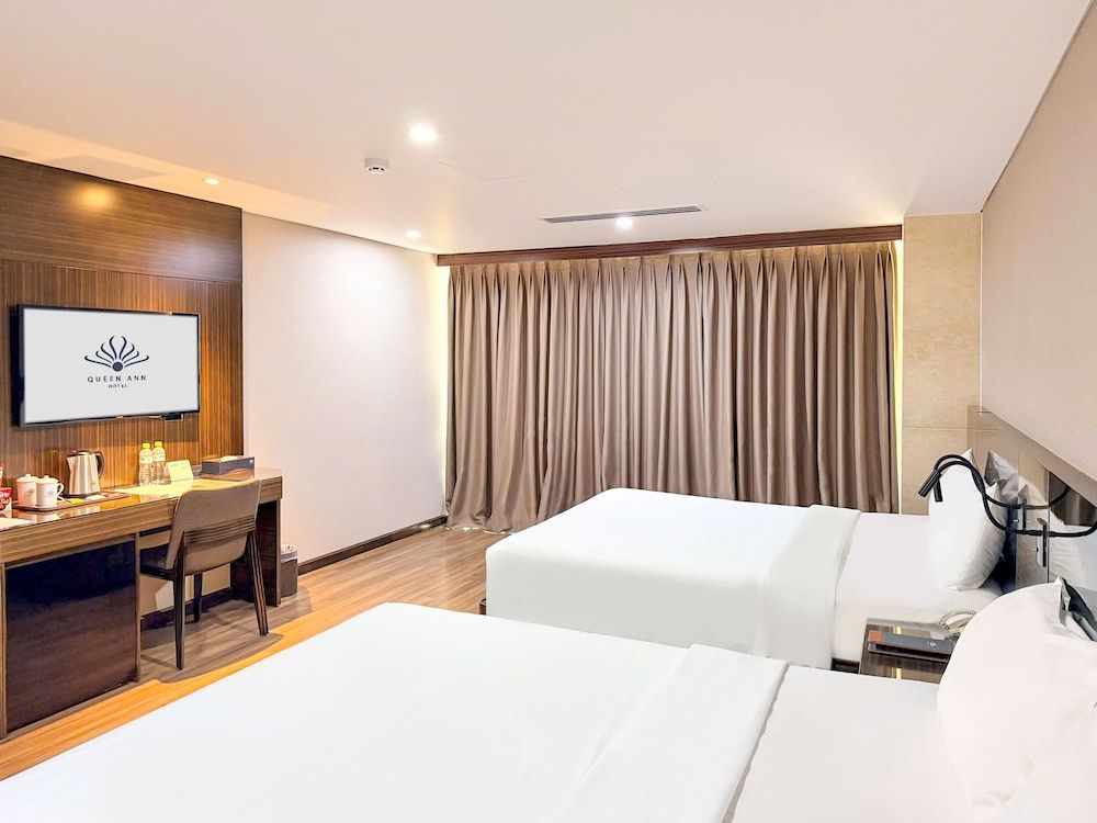 undefined Queen Ann Hotel 8