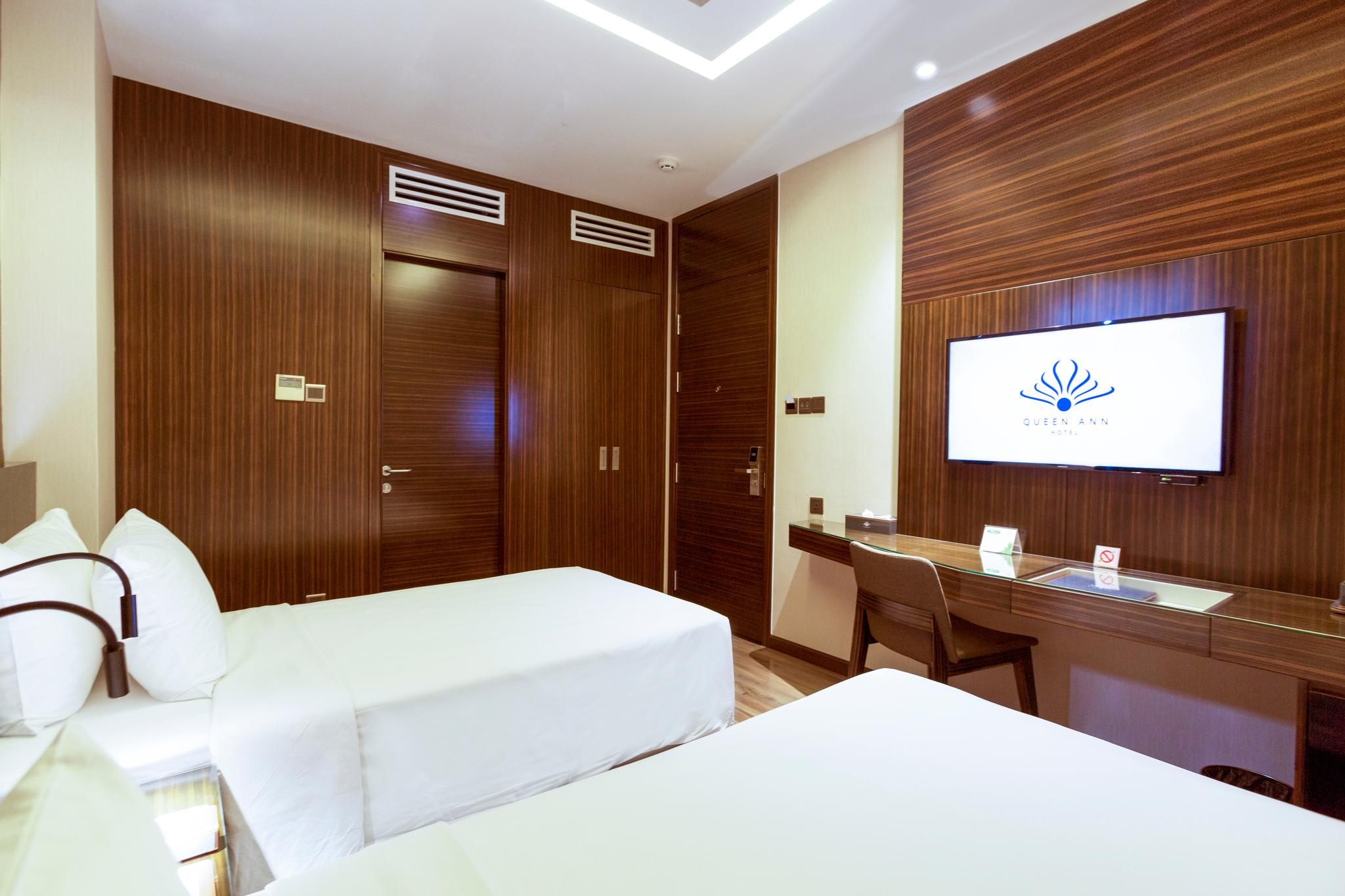 undefined Queen Ann Hotel 10