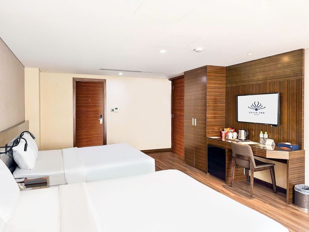 undefined Queen Ann Hotel 3