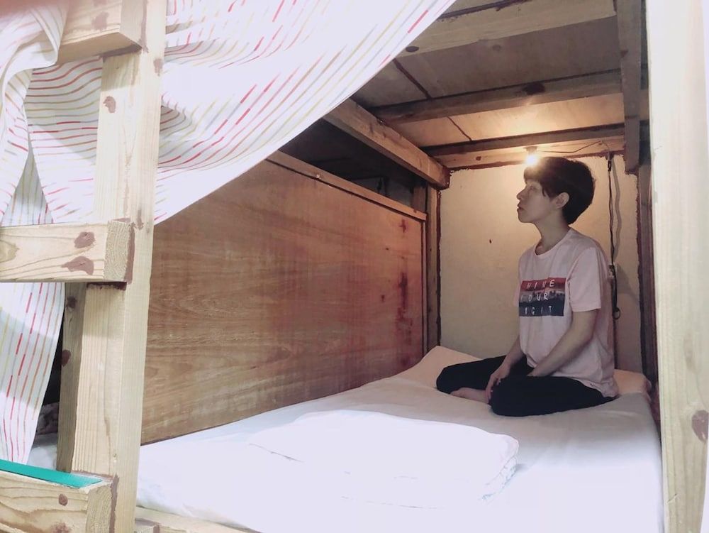 Shared Dormitory, Men only