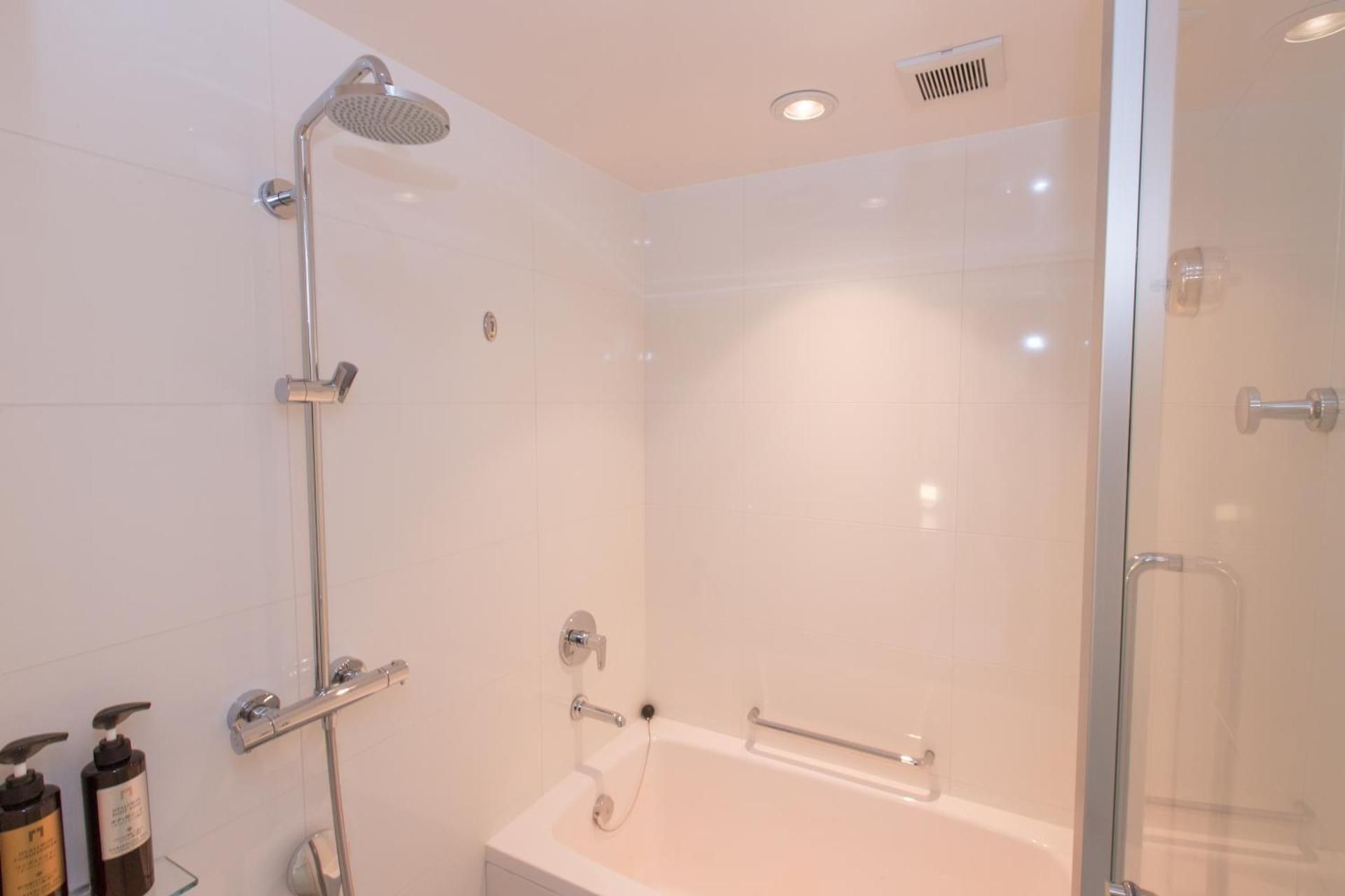 Twin Suite with Balcony - Non-Smoking