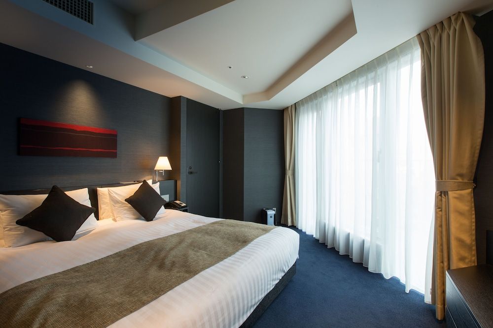 Suite King Room, Non Smoking (with Private Balcony)