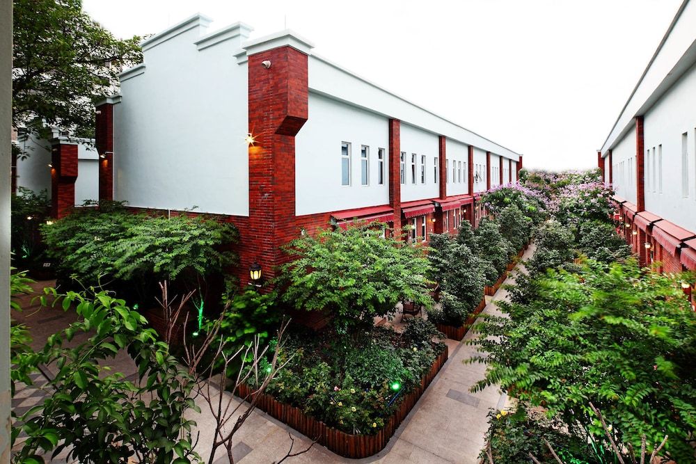 undefined Guangzhou Royal Garden Hotel 2