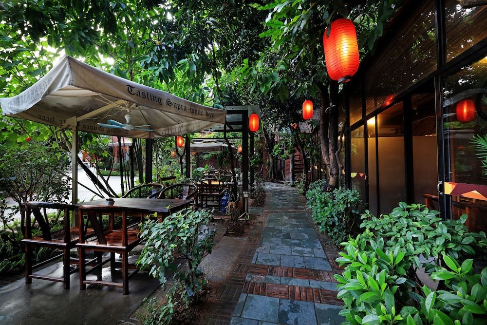 undefined Guangzhou Royal Garden Hotel 3