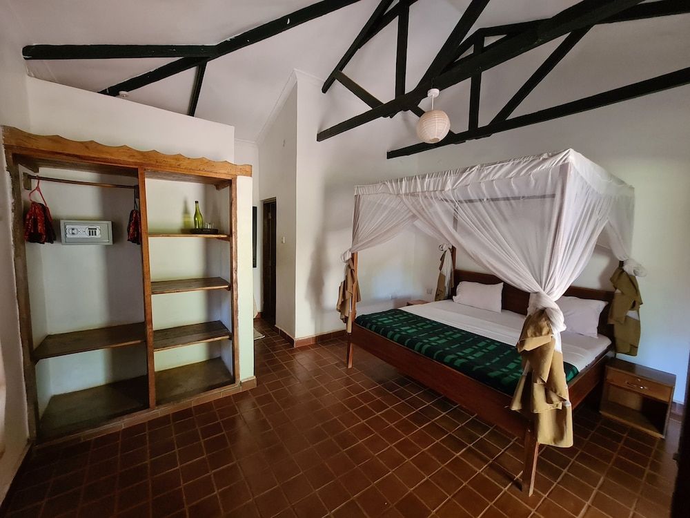 Honey Badger Lodge Standard Room, Ensuite 2