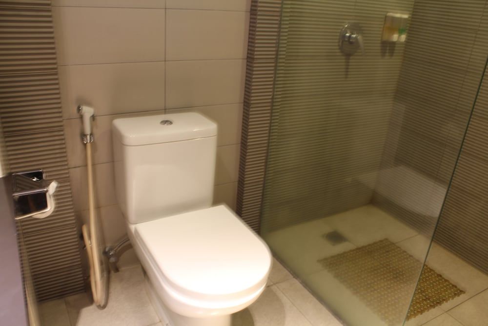 100 Sunset Hotel Superior Room 11