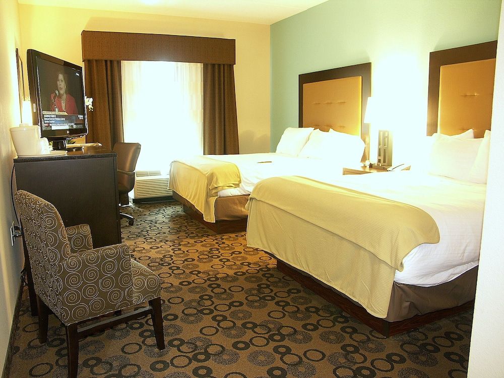 Suite, 2 Queen Beds (Additional Living Area)