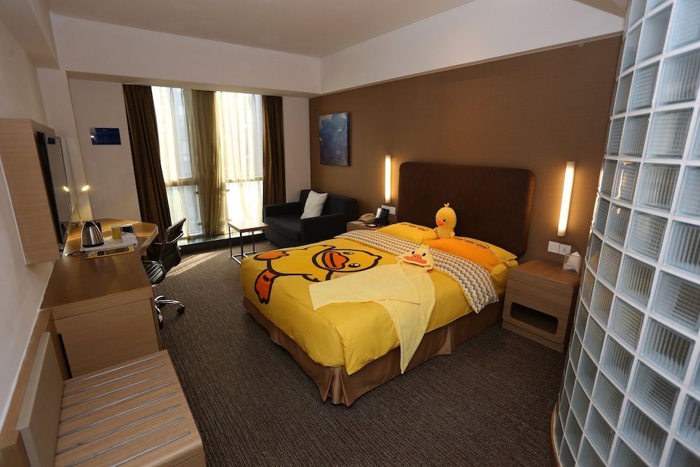 Standard Room, 1 Queen Bed with Sofa bed