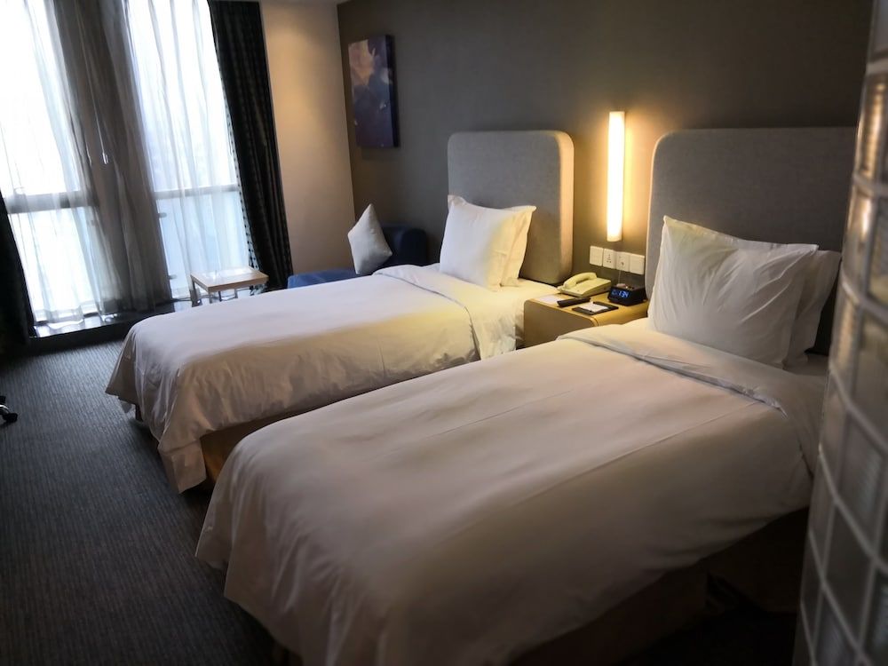 Holiday Inn Express Shanghai Jinsha by IHG Standard Room, 1 Queen Bed (Minifridge)