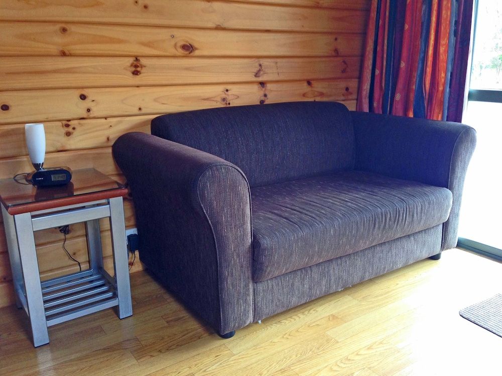 Picton Campervan Park Standard Cabin, Shared Bathroom 3