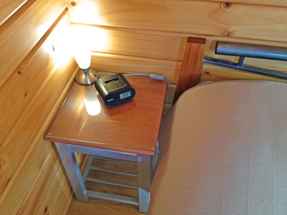Picton Campervan Park Standard Cabin, Shared Bathroom 2