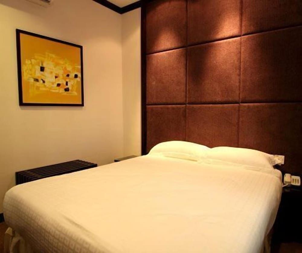 Country Hotel Deluxe Room 7