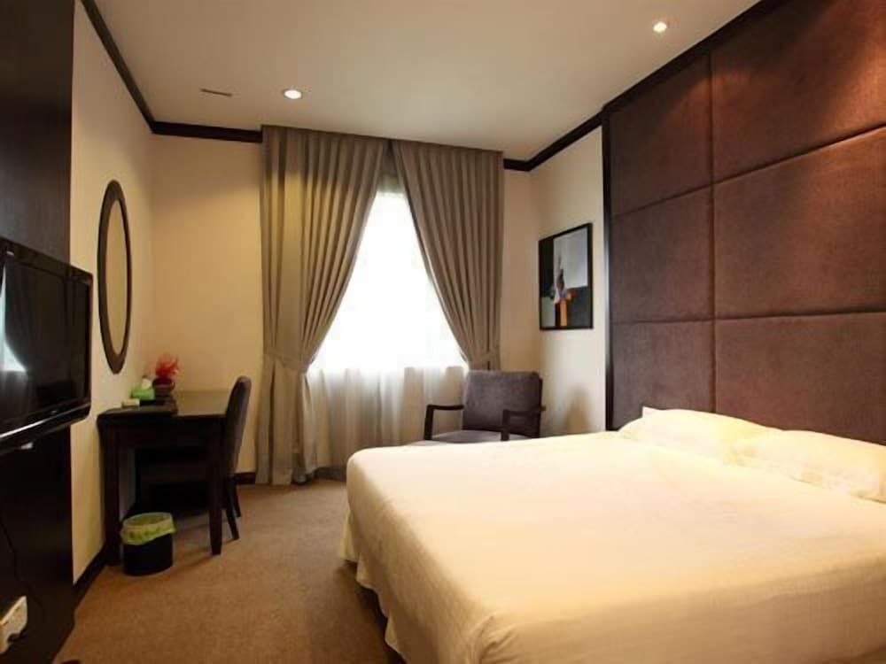 Country Hotel Deluxe Room 9