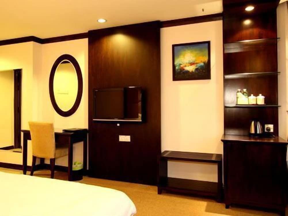 Country Hotel Deluxe Room 15