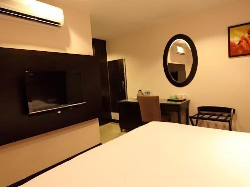 Country Hotel Deluxe Room 13