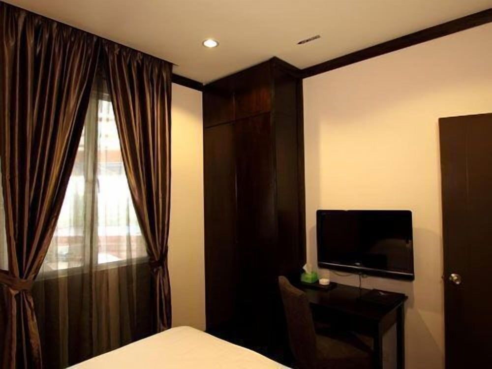 Country Hotel Deluxe Room 16