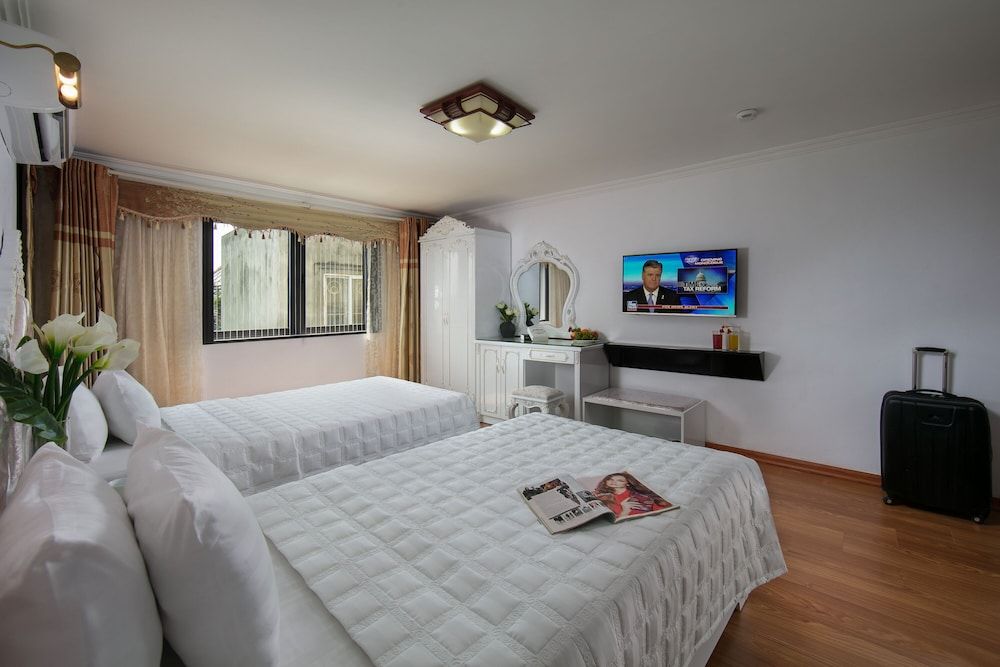 undefined Kingly Hotel 8