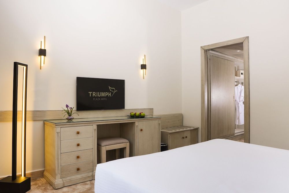 Deluxe Room - King Bed Smoking