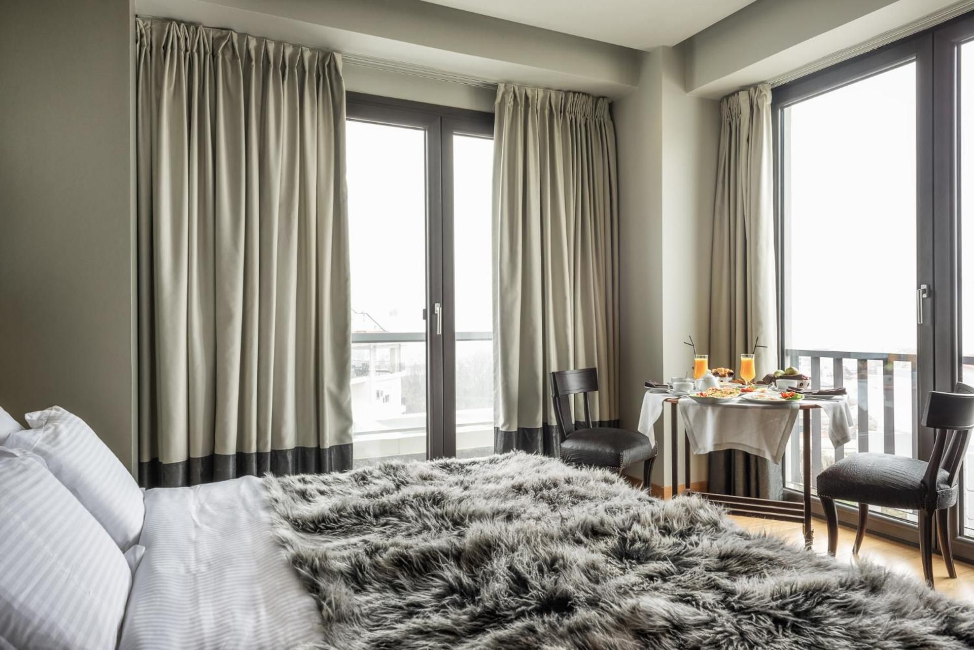 Esperos Palace Luxury & Spa Hotel Suite with Lake View