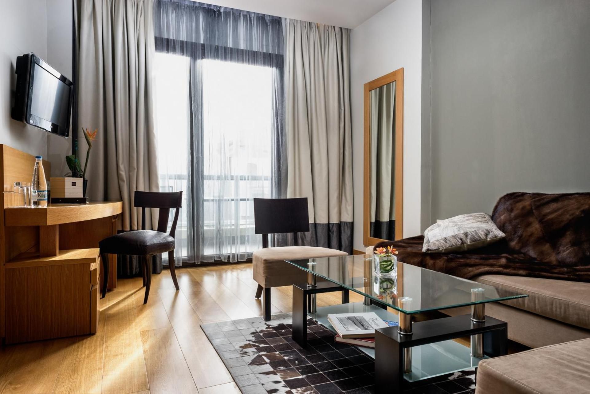 Esperos Palace Luxury & Spa Hotel Suite with Lake View 3