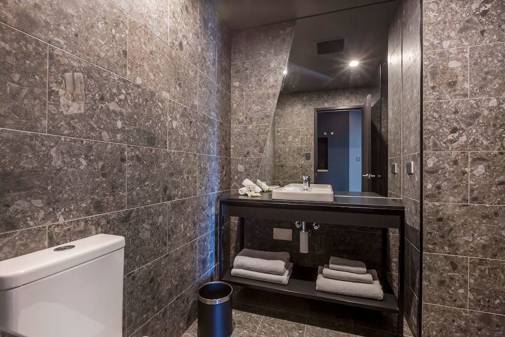 Marion Hotel Classic King Room 5