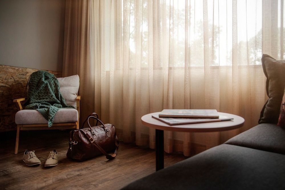 Marion Hotel Classic King Room 4