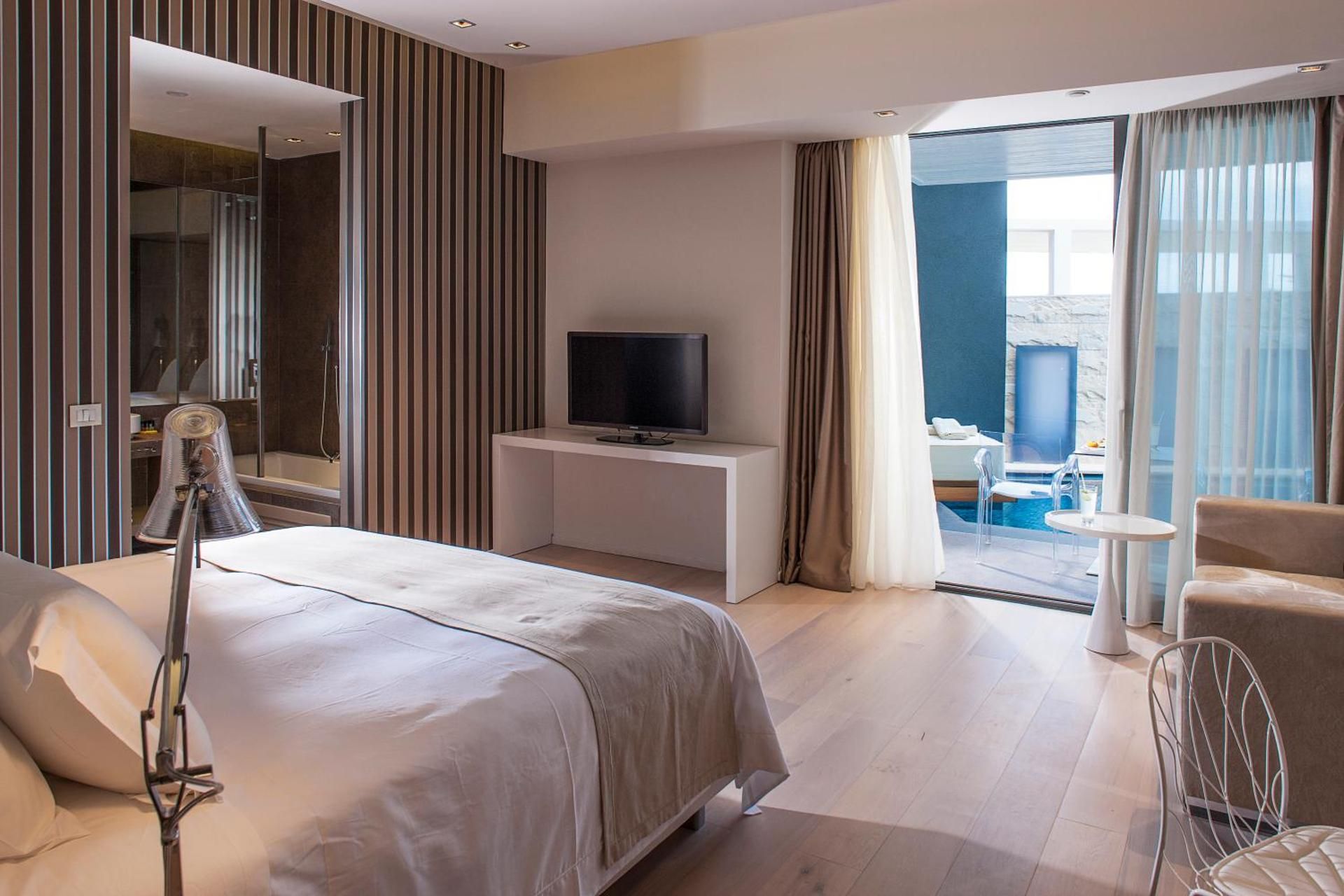 pool signature suite