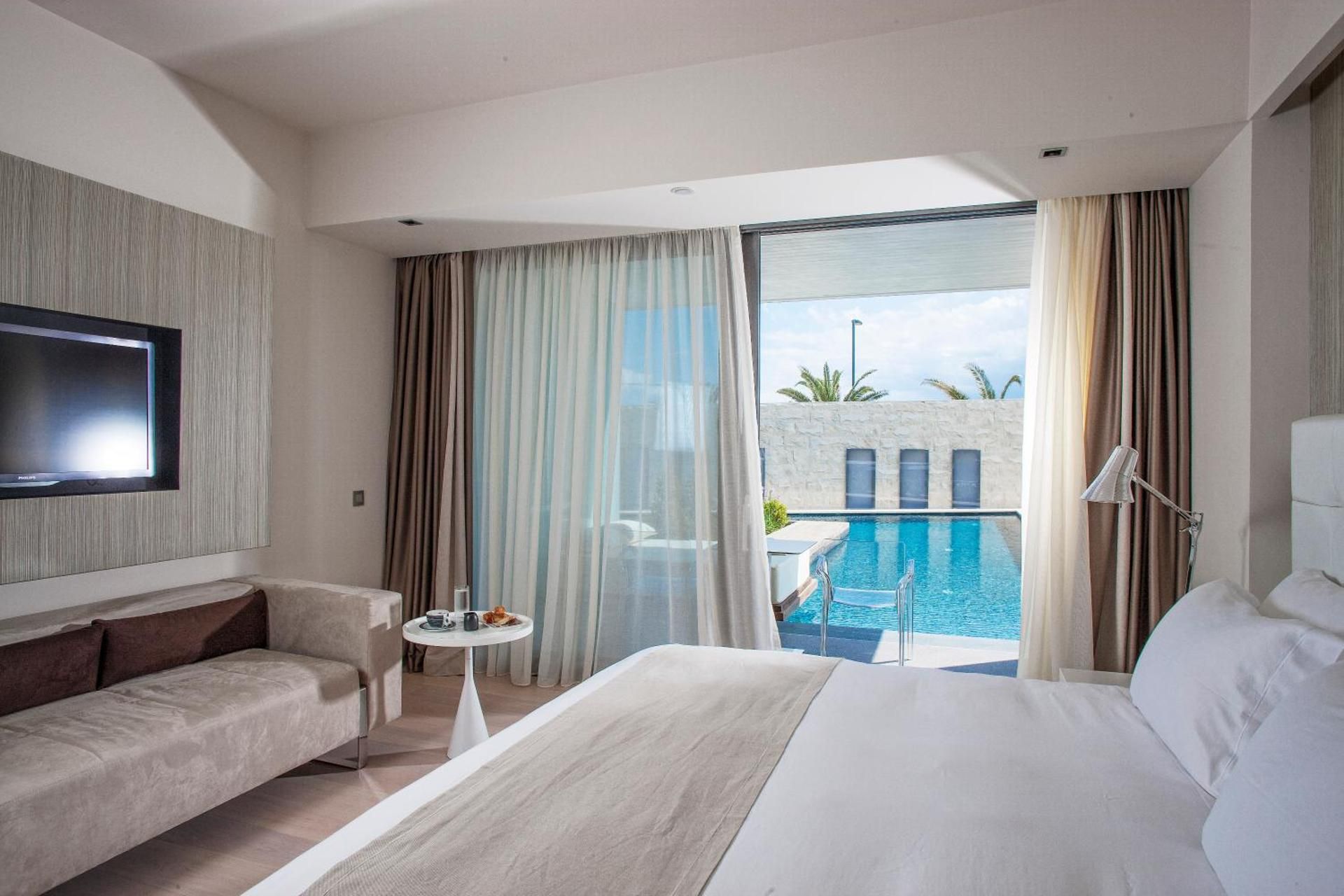 pool signature suite