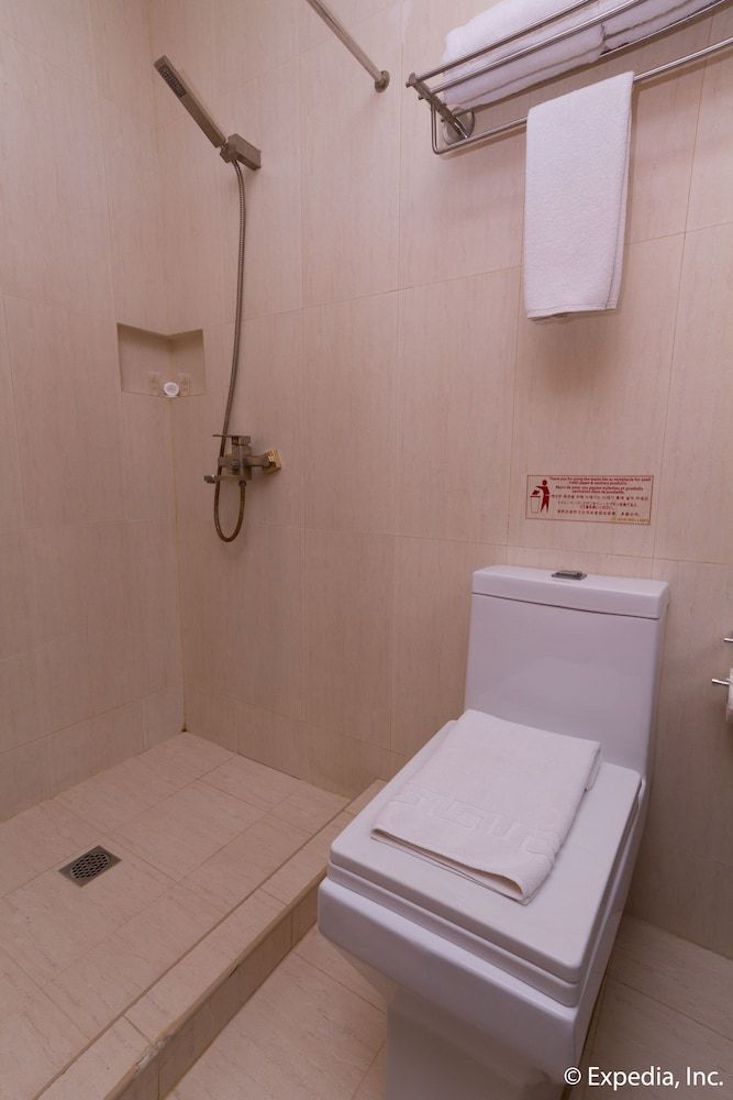 Allure Hotel & Suites Deluxe Room 7