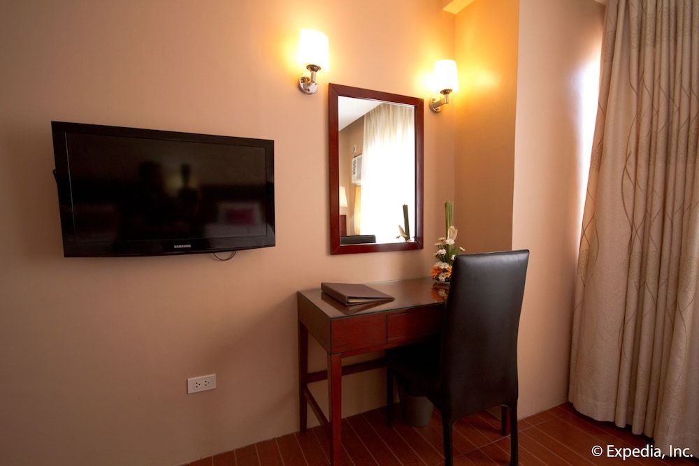 Allure Hotel & Suites Deluxe Room 9