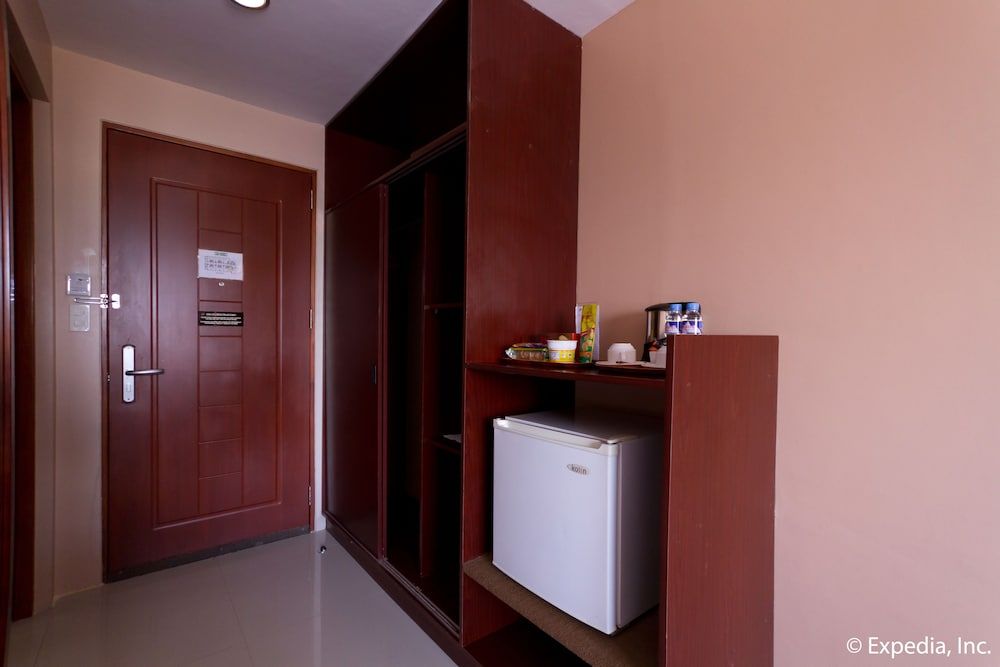 Allure Hotel & Suites Deluxe Room 8