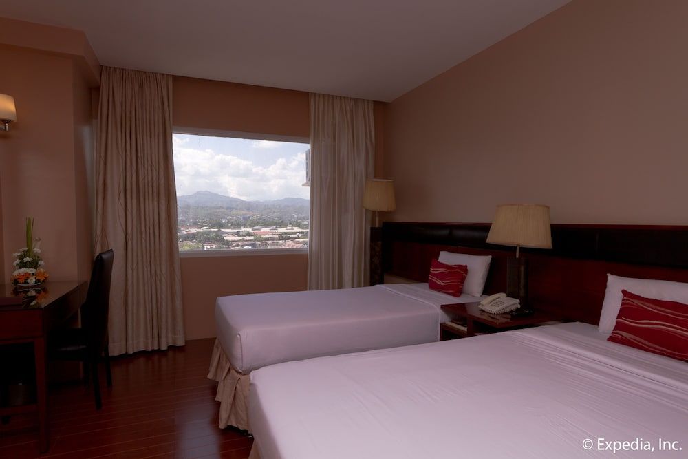 Allure Hotel & Suites Deluxe Room 4