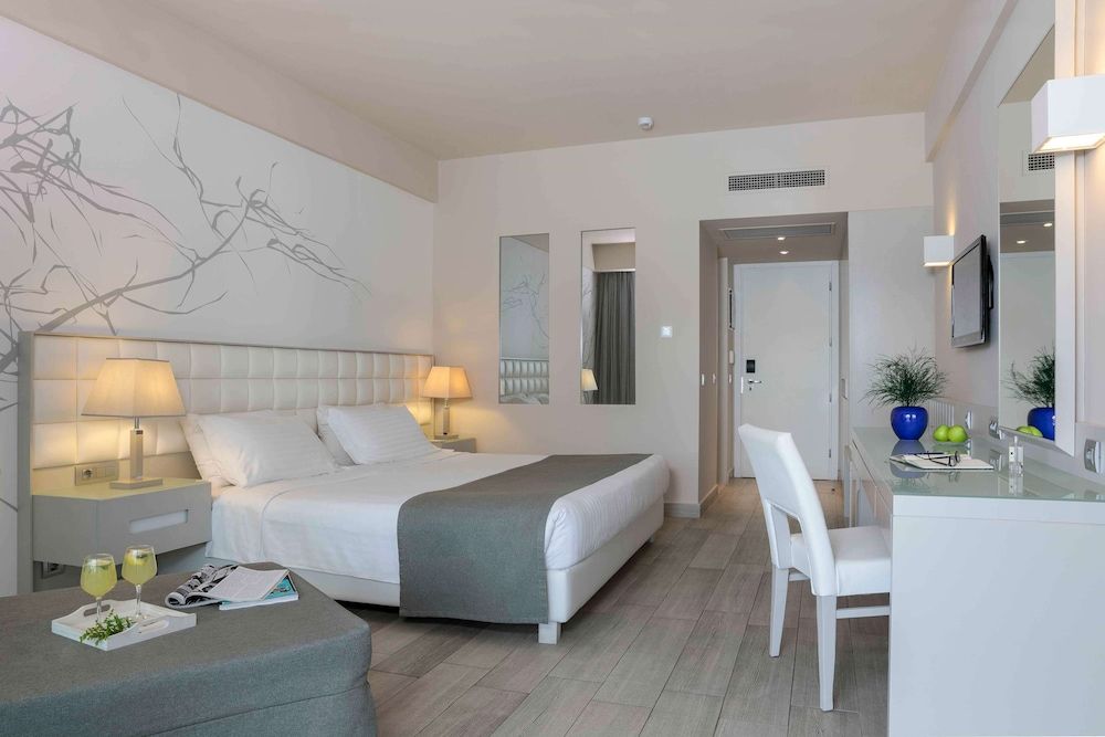 Deluxe Room, Partial Sea View