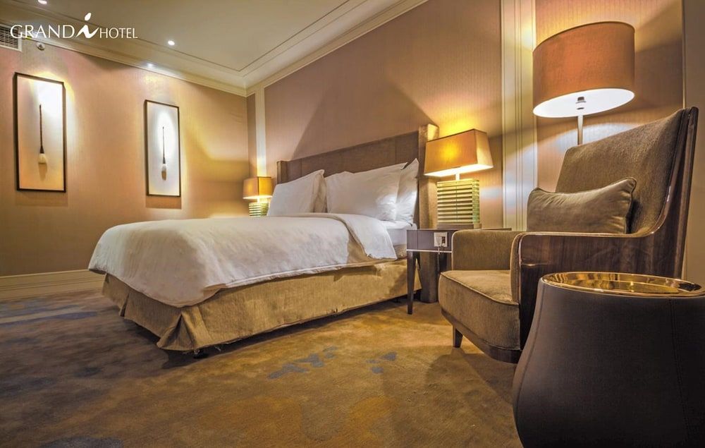 I Hotel Superior Room, 1 King Bed 3