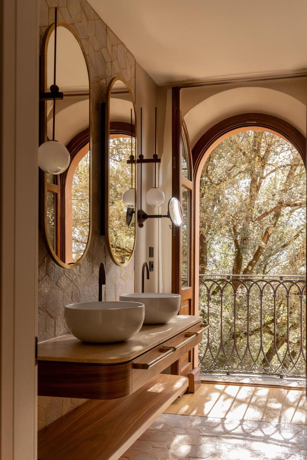 Suite with Lake View