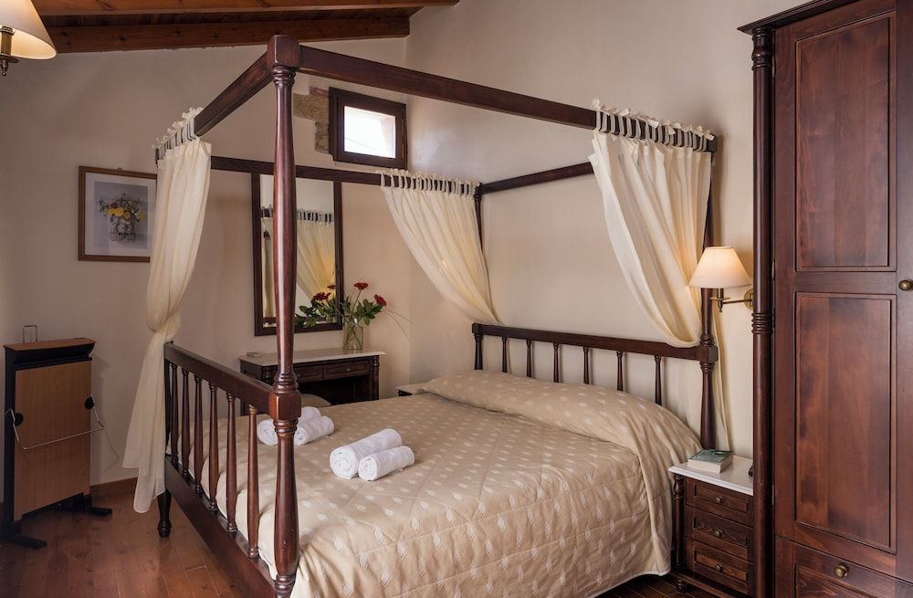 Traditional Suite Split Level