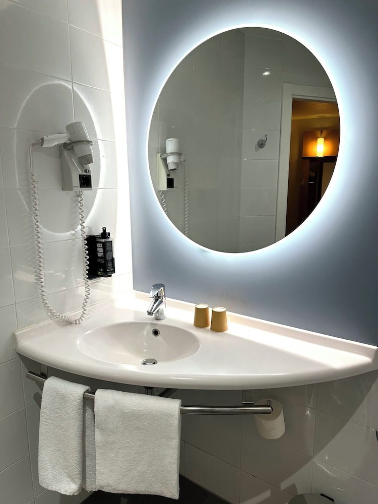 ibis Madrid Centro Las Ventas Room (New Bedding) 3