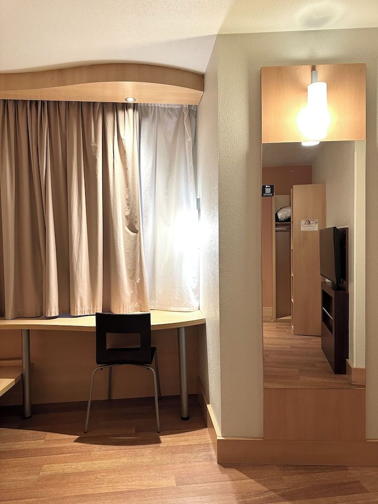 ibis Madrid Centro Las Ventas Room (New Bedding) 5