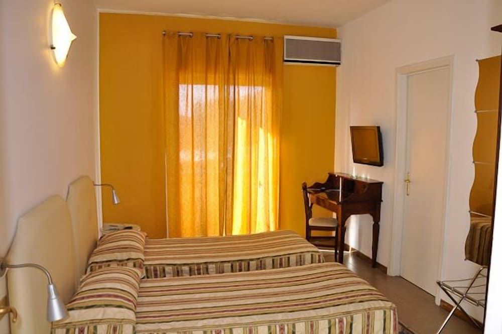 Basic Double or Twin Room, 2 Double Beds