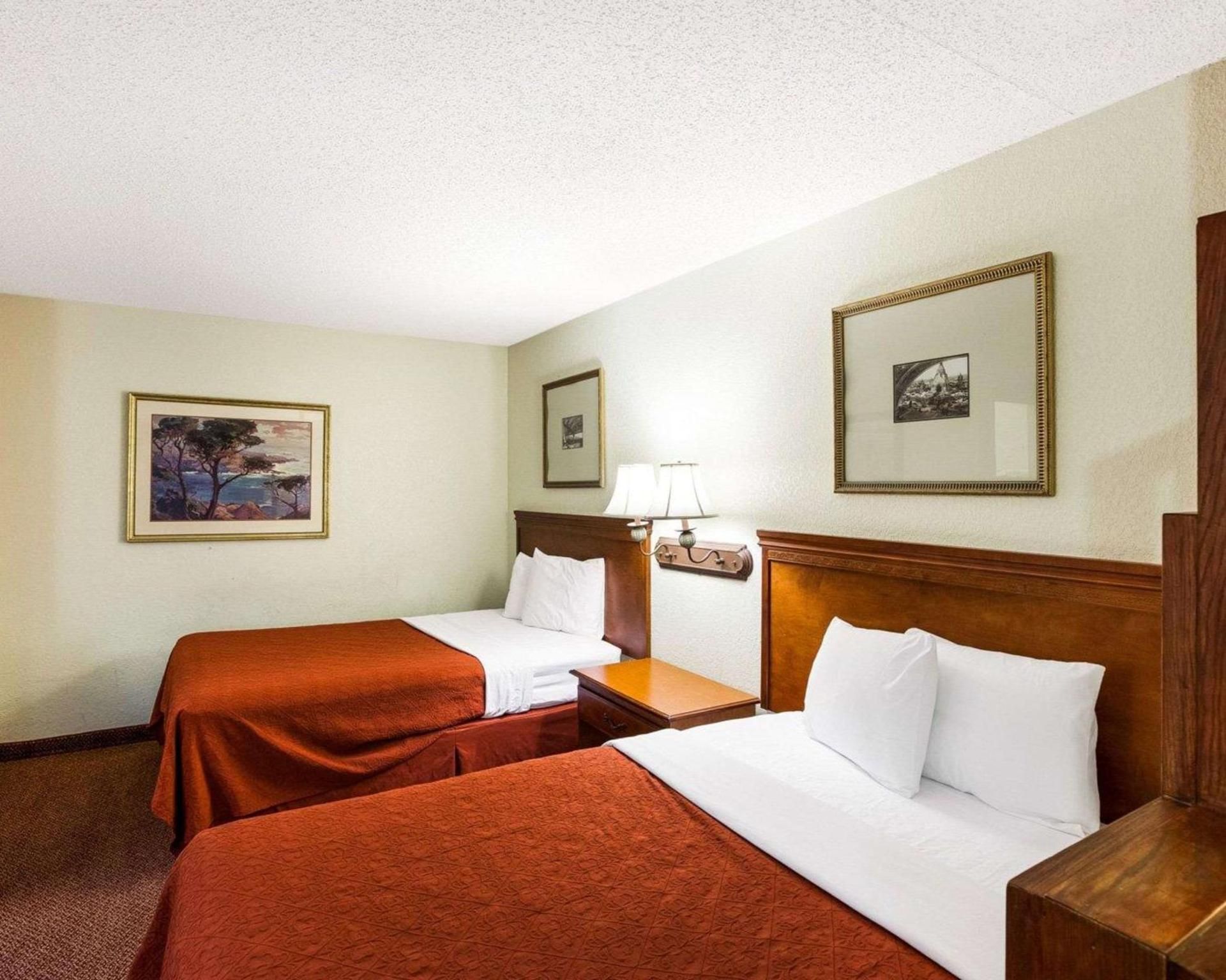 2 Double Beds, Efficiency, Nonsmoking