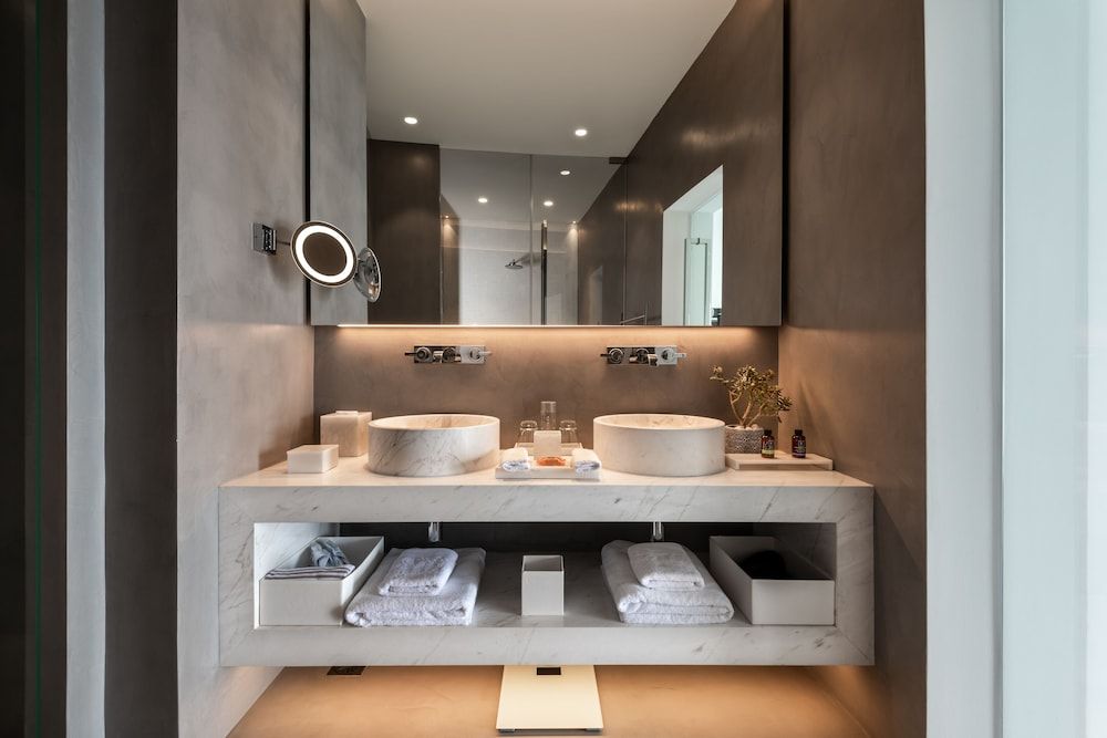 Grace Hotel, Auberge Resorts Collection Deluxe Room (with Plunge Pool) 11