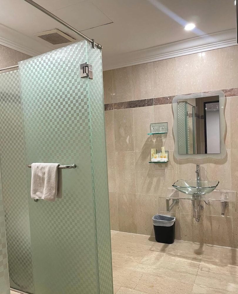 undefined Pacific Palace Hotel 5