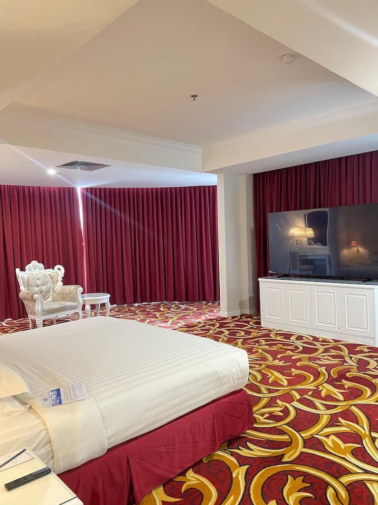 undefined Pacific Palace Hotel 2