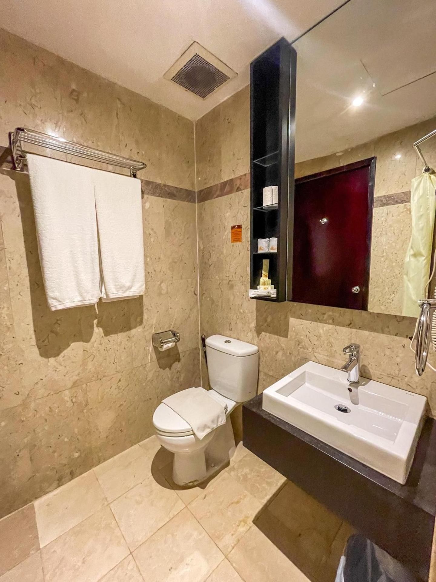 Pacific Palace Hotel Cabin Twin Room 3