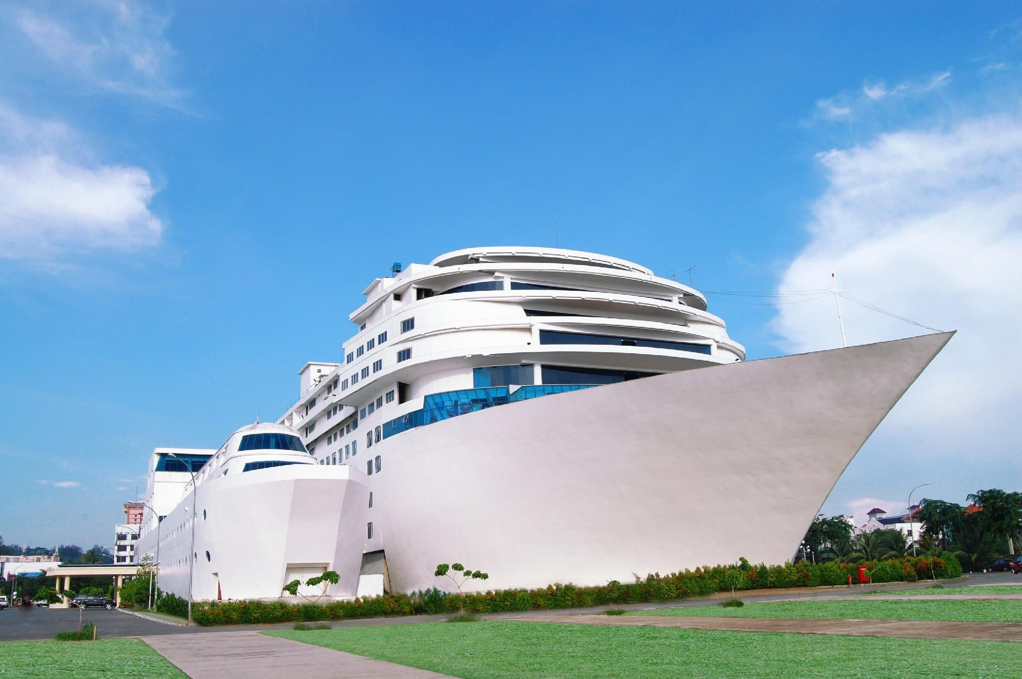 undefined Pacific Palace Hotel 2