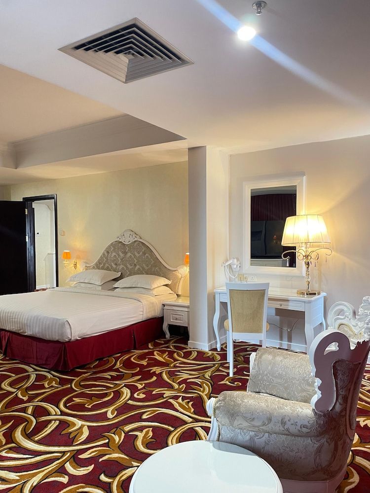 undefined Pacific Palace Hotel 3