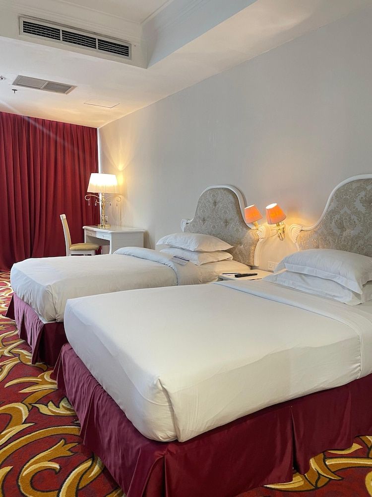 undefined Pacific Palace Hotel 4