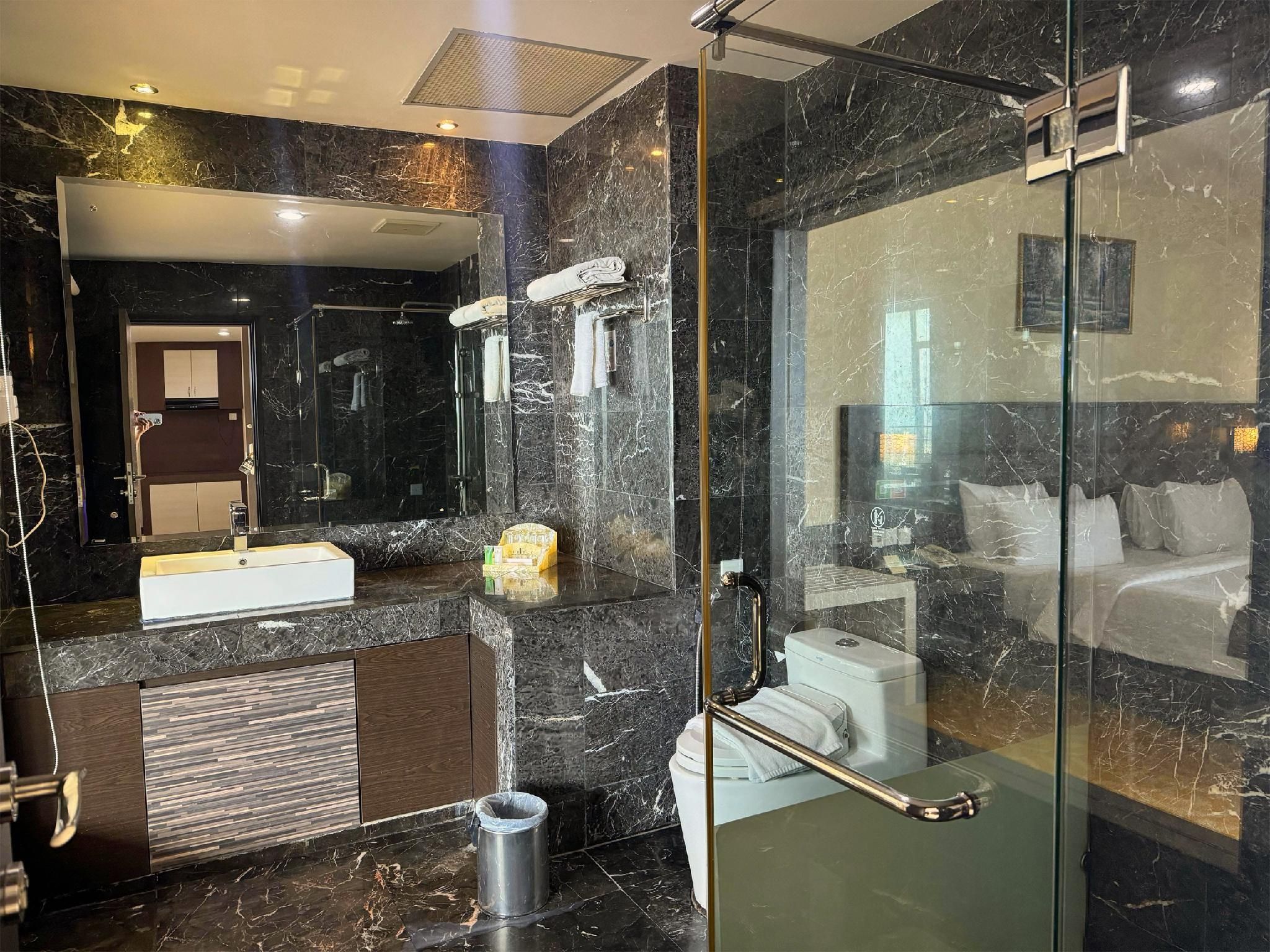 The BCC Hotel & Residence Executive Deluxe King 8