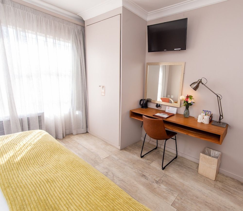 Standard Room, 1 King Bed